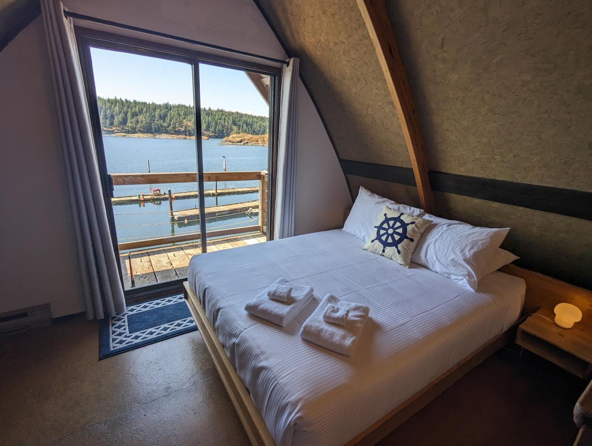 Jade Resort-Oceanfront Suites In Gowlland Harbour Heriot Bay Exterior foto