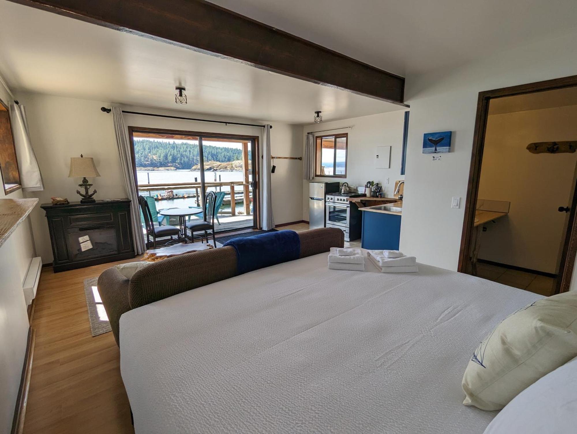 Jade Resort-Oceanfront Suites In Gowlland Harbour Heriot Bay Exterior foto